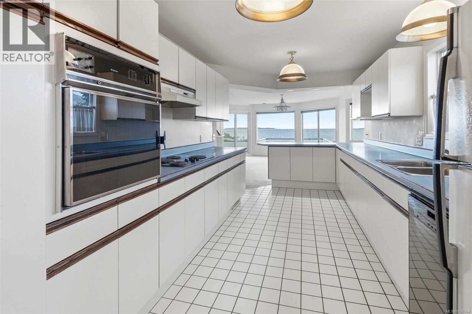  2524 Esplanade, Oak Bay