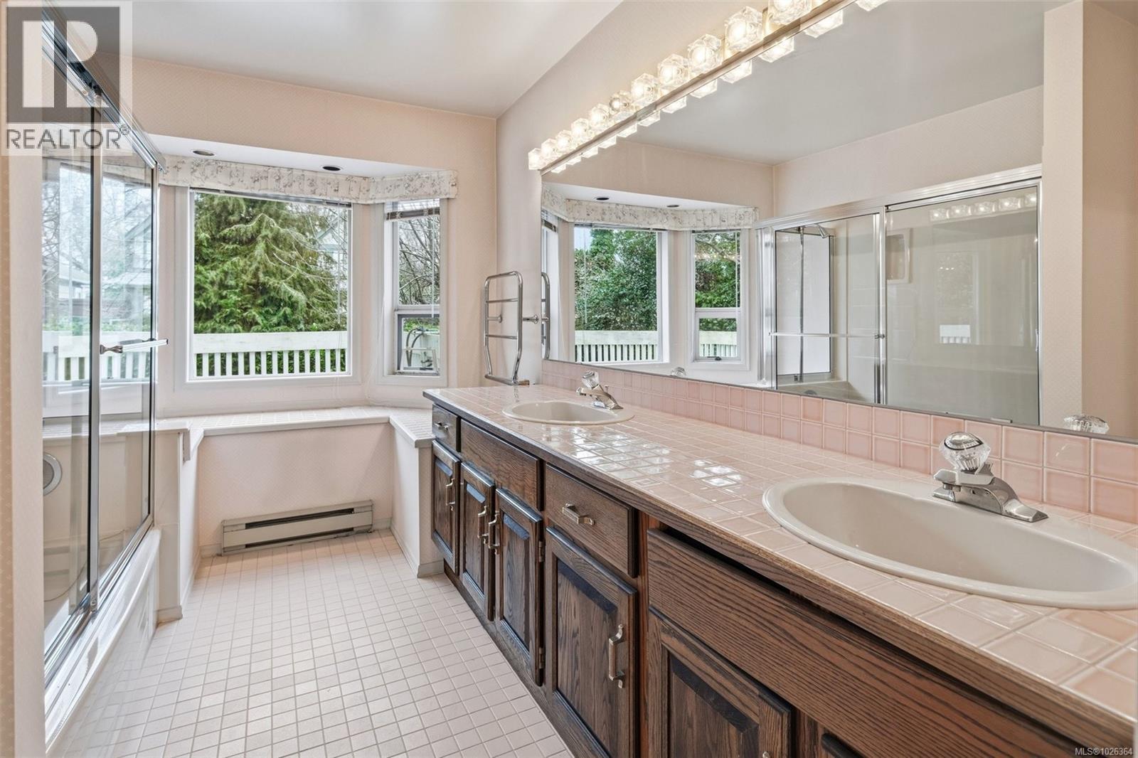  2524 Esplanade, Oak Bay