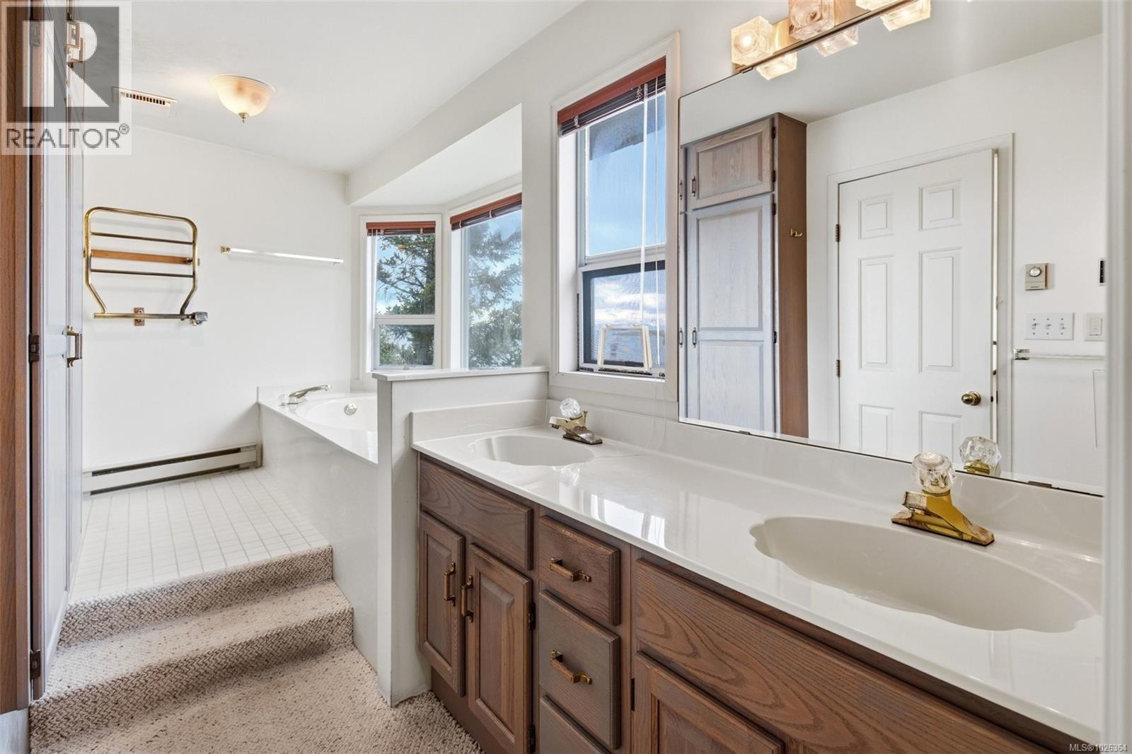  2524 Esplanade, Oak Bay