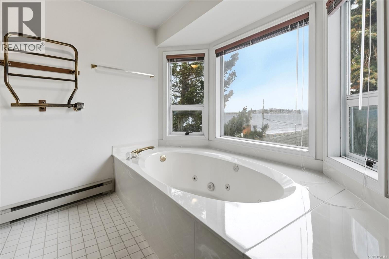  2524 Esplanade, Oak Bay