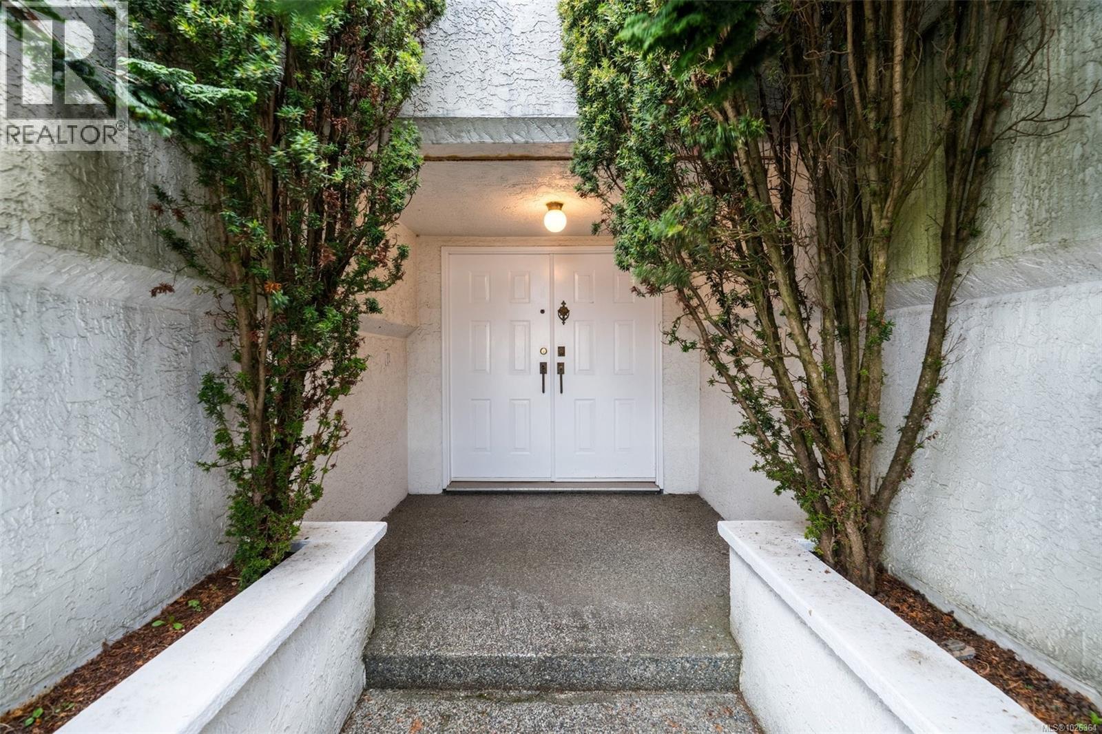  2524 Esplanade, Oak Bay