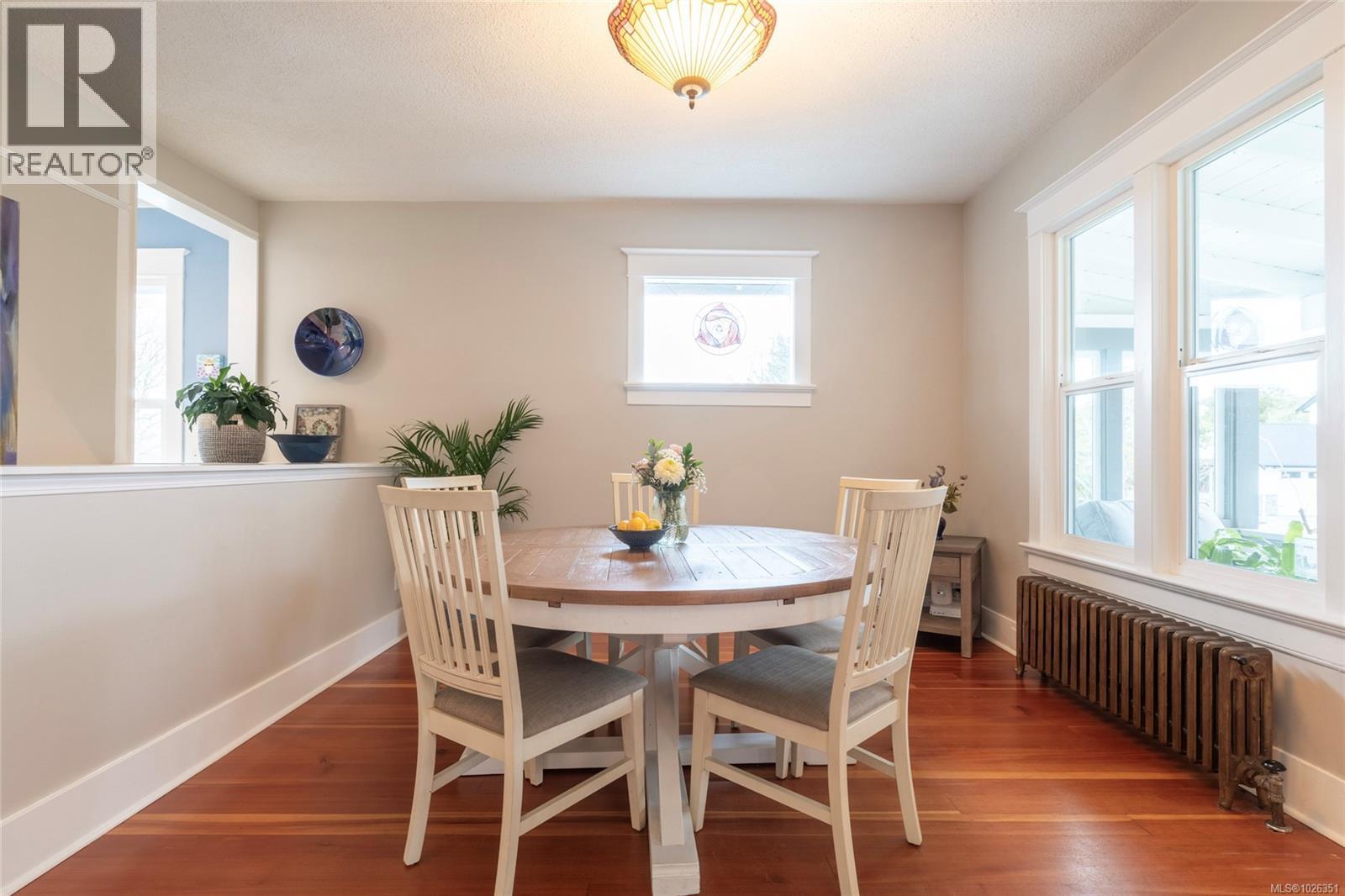  675 Monterey Avenue, Oak Bay