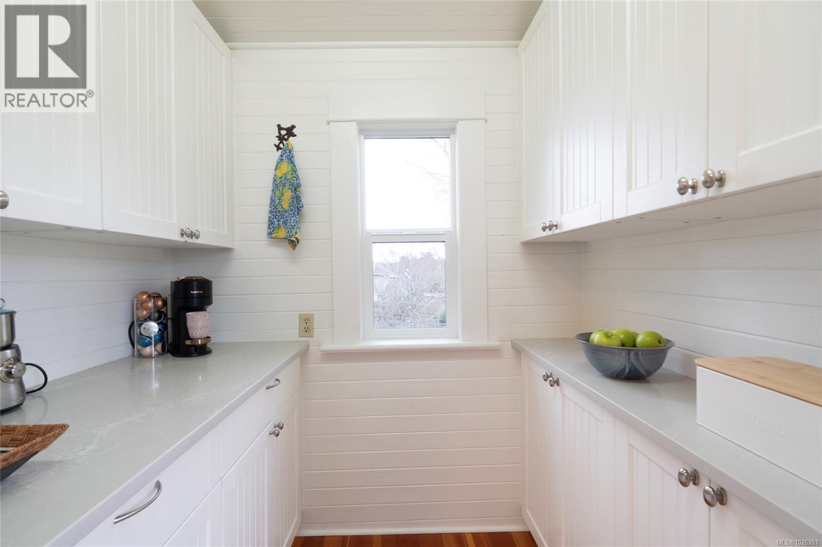  675 Monterey Avenue, Oak Bay