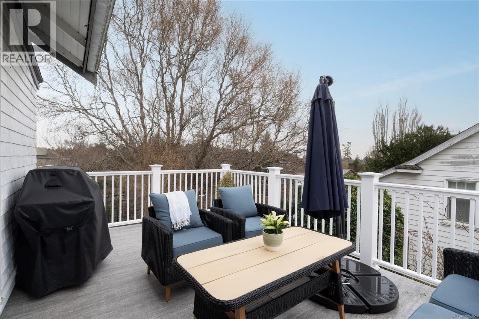  675 Monterey Avenue, Oak Bay