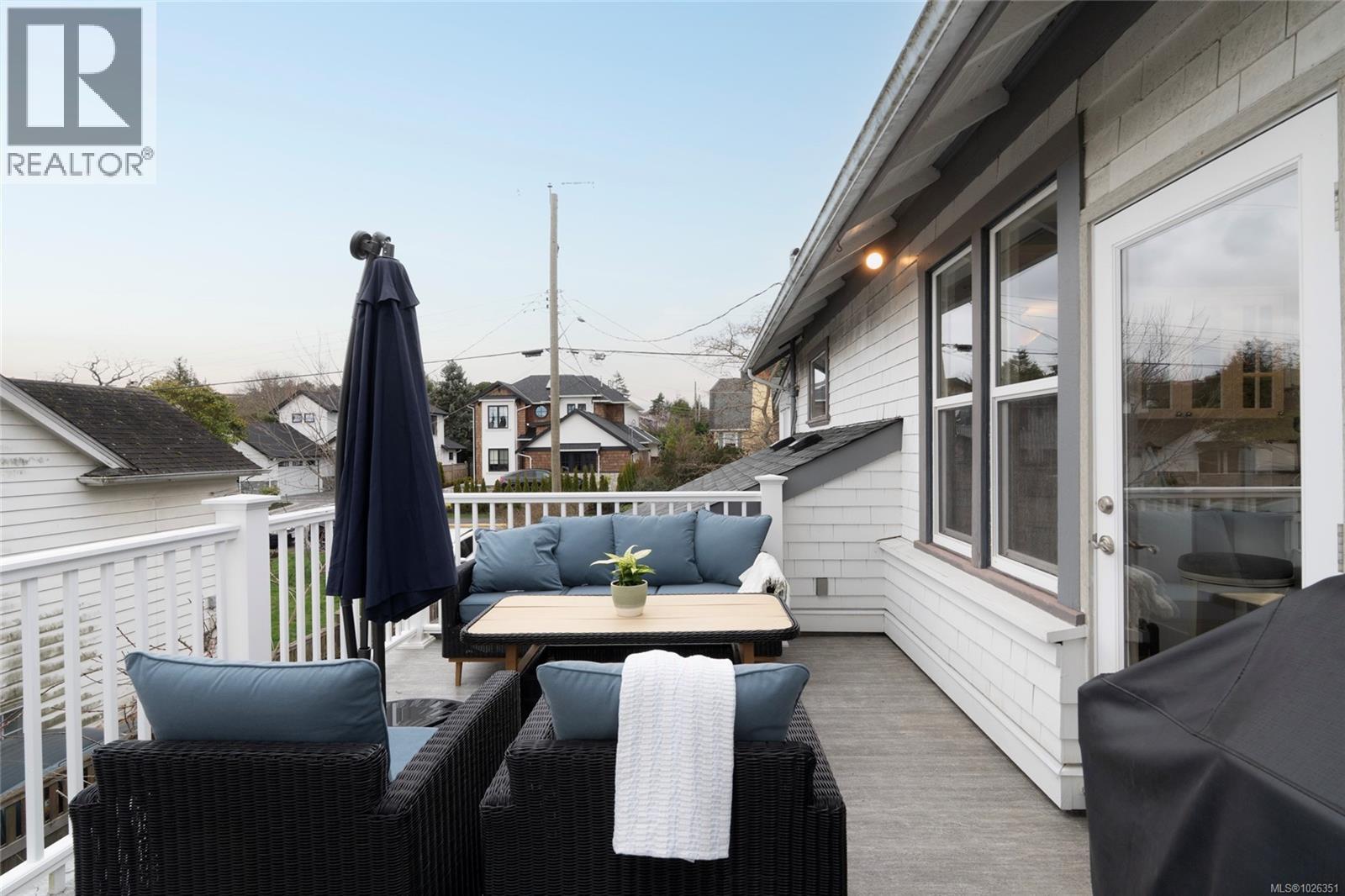  675 Monterey Avenue, Oak Bay