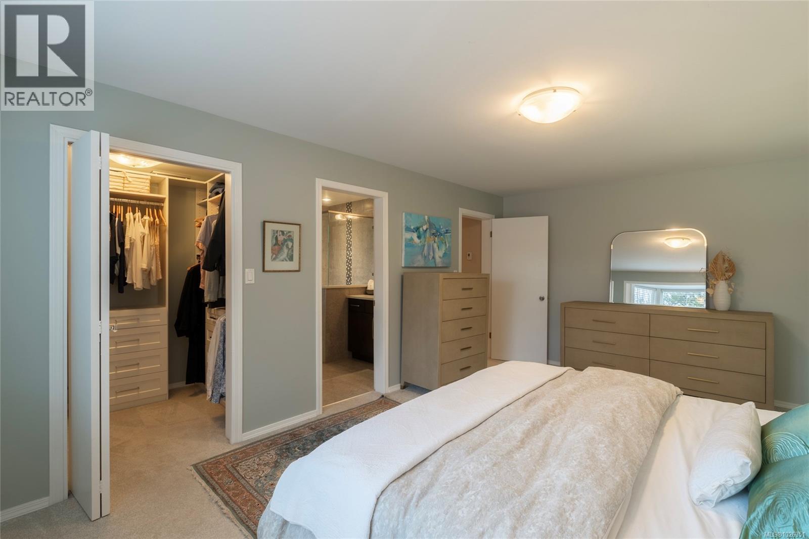  675 Monterey Avenue, Oak Bay