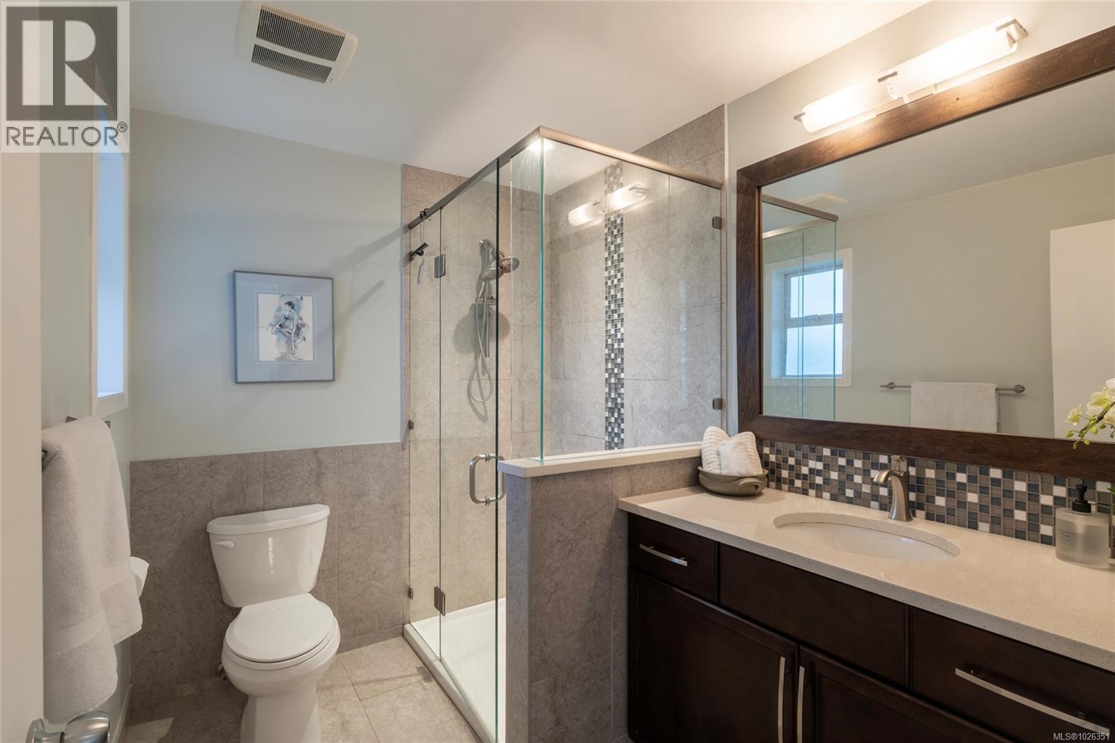  675 Monterey Avenue, Oak Bay