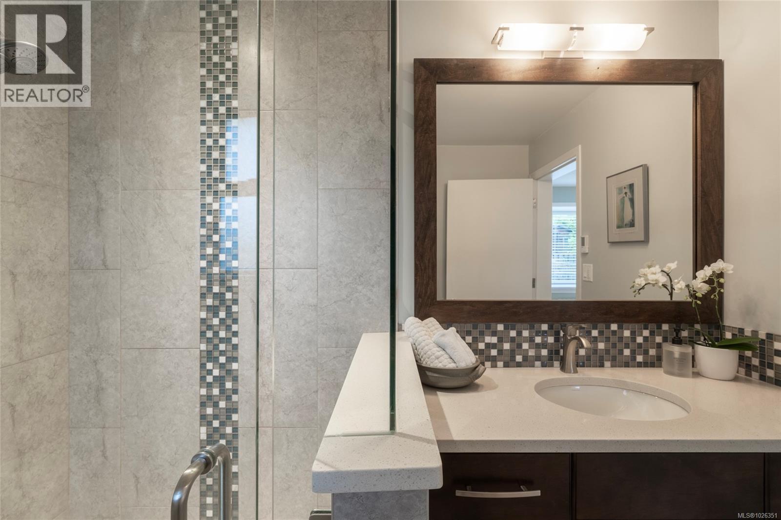  675 Monterey Avenue, Oak Bay