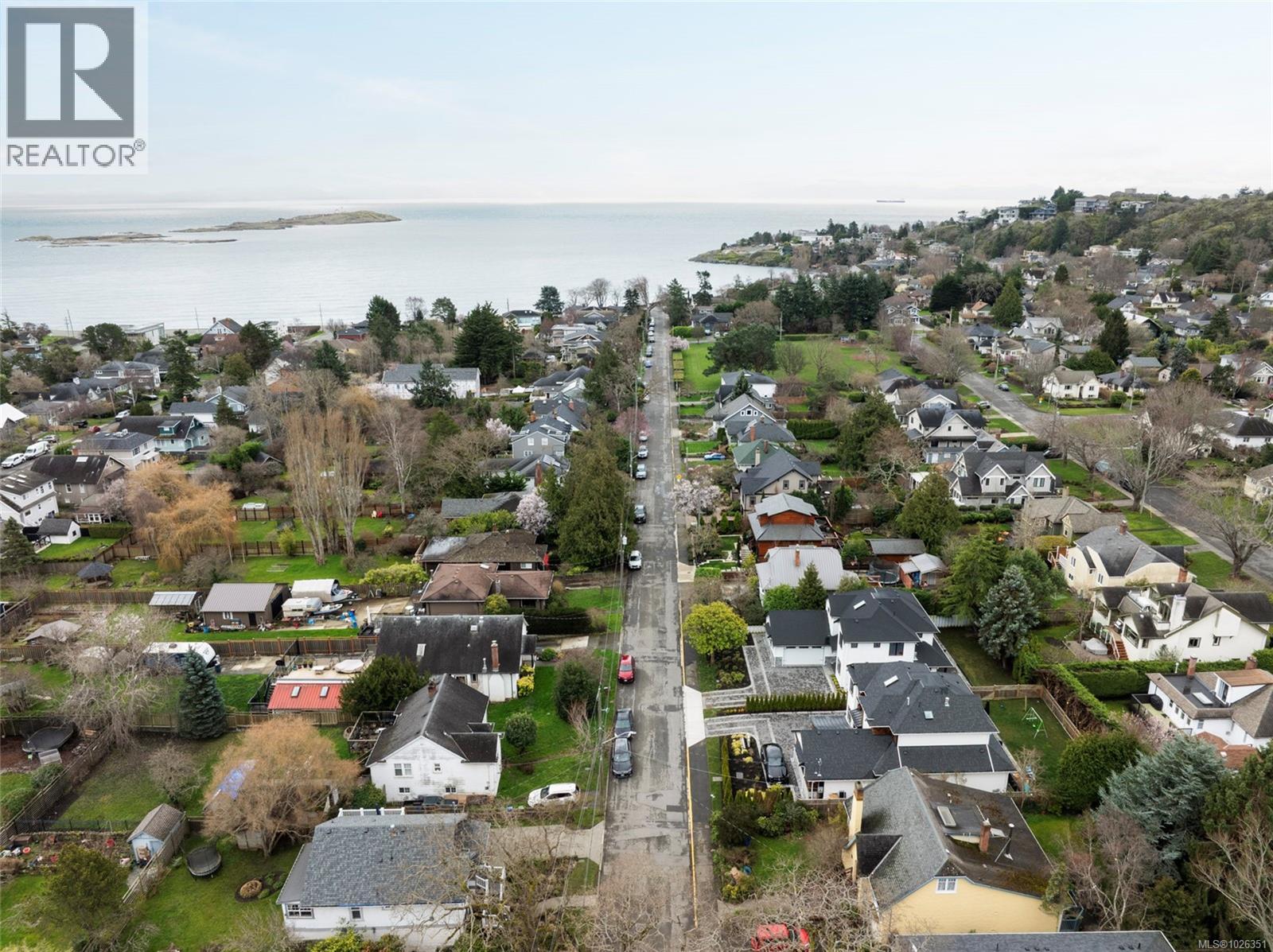  675 Monterey Avenue, Oak Bay