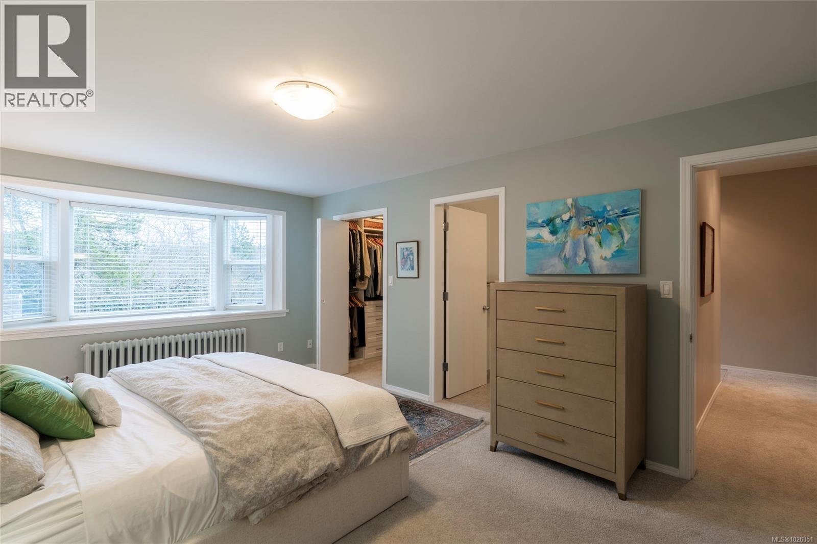  675 Monterey Avenue, Oak Bay