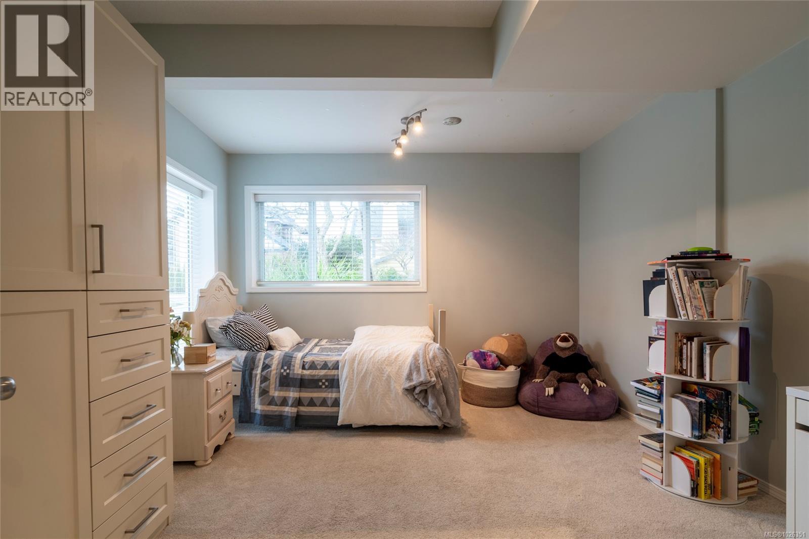  675 Monterey Avenue, Oak Bay