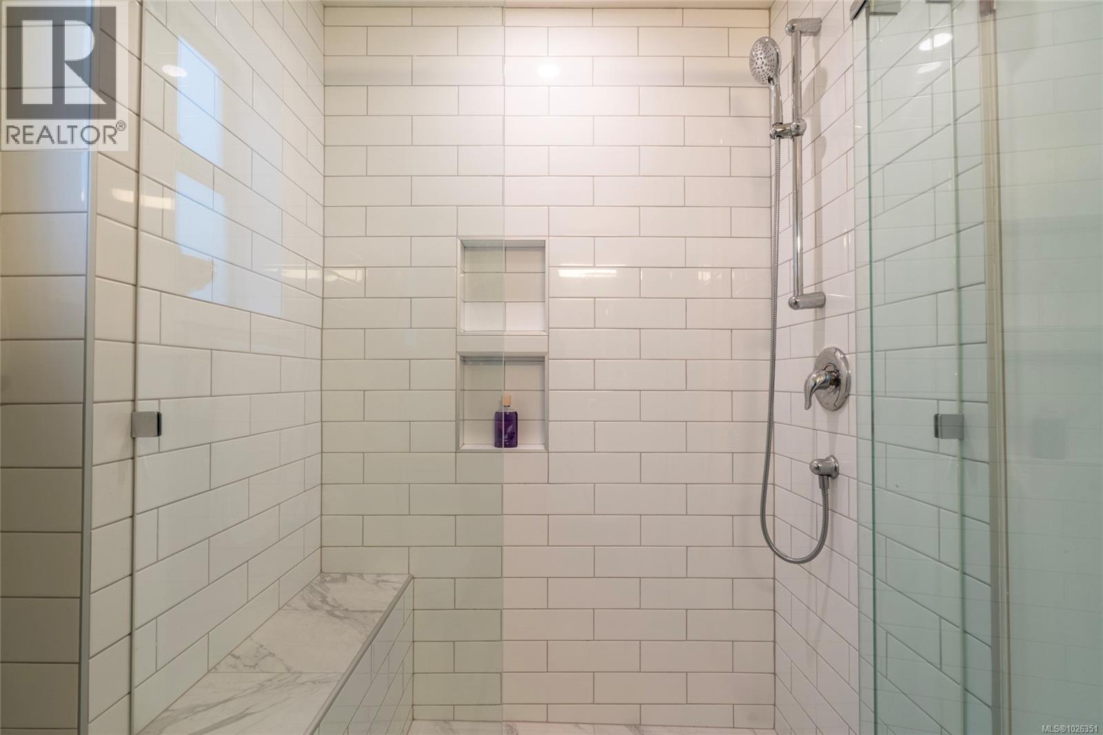  675 Monterey Avenue, Oak Bay