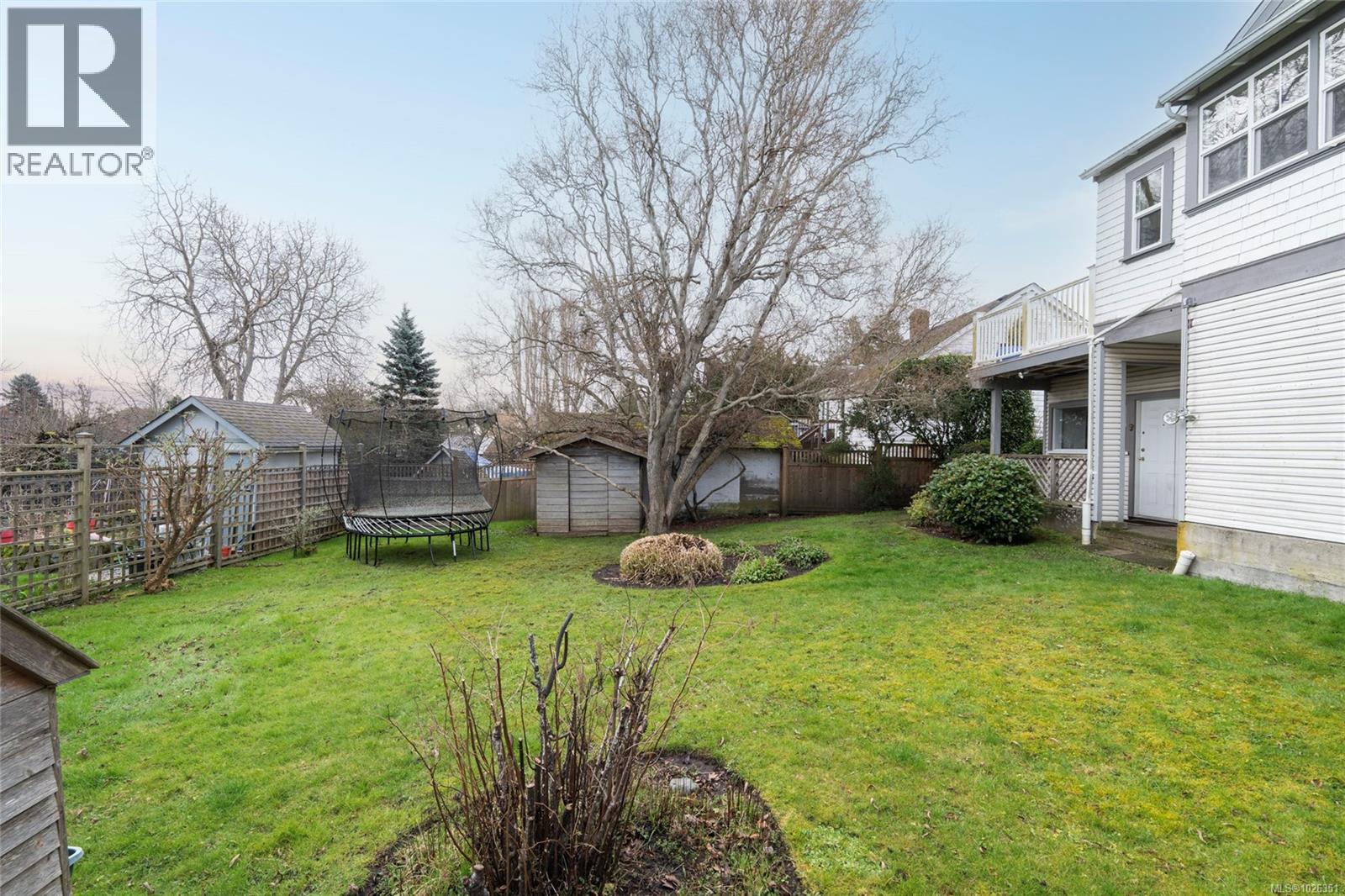 675 Monterey Avenue, Oak Bay