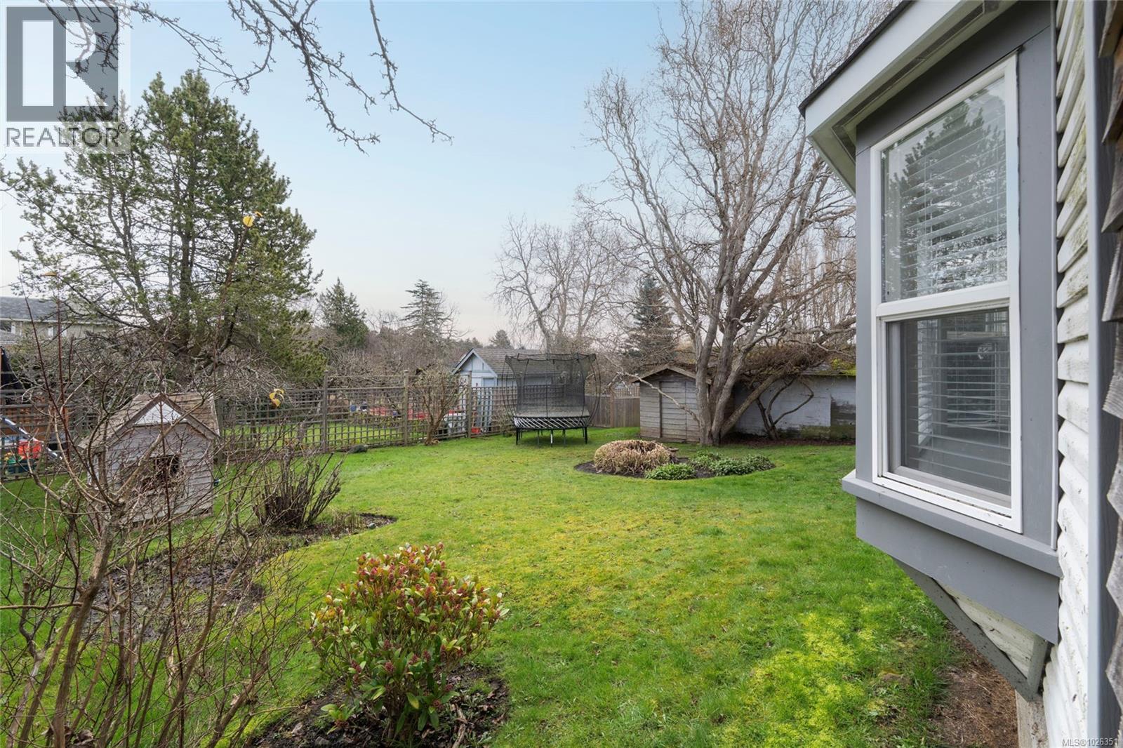  675 Monterey Avenue, Oak Bay