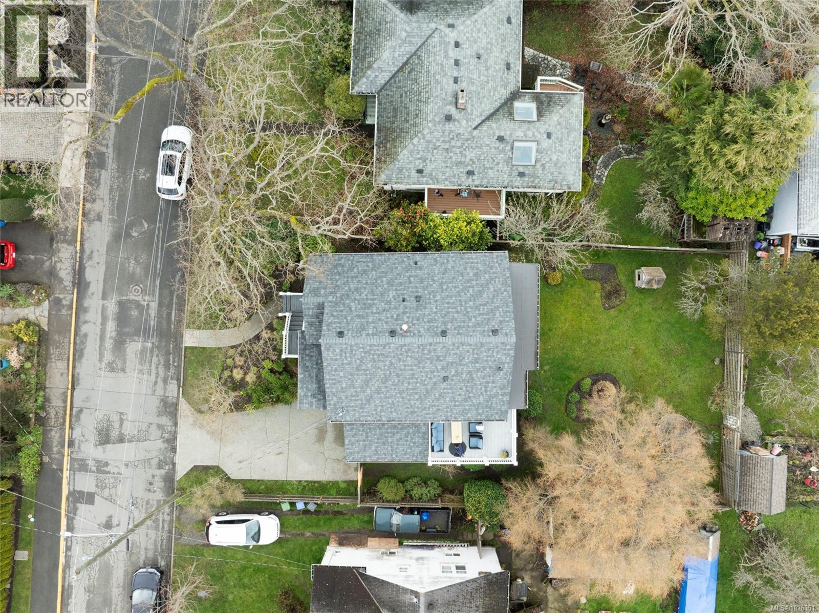  675 Monterey Avenue, Oak Bay