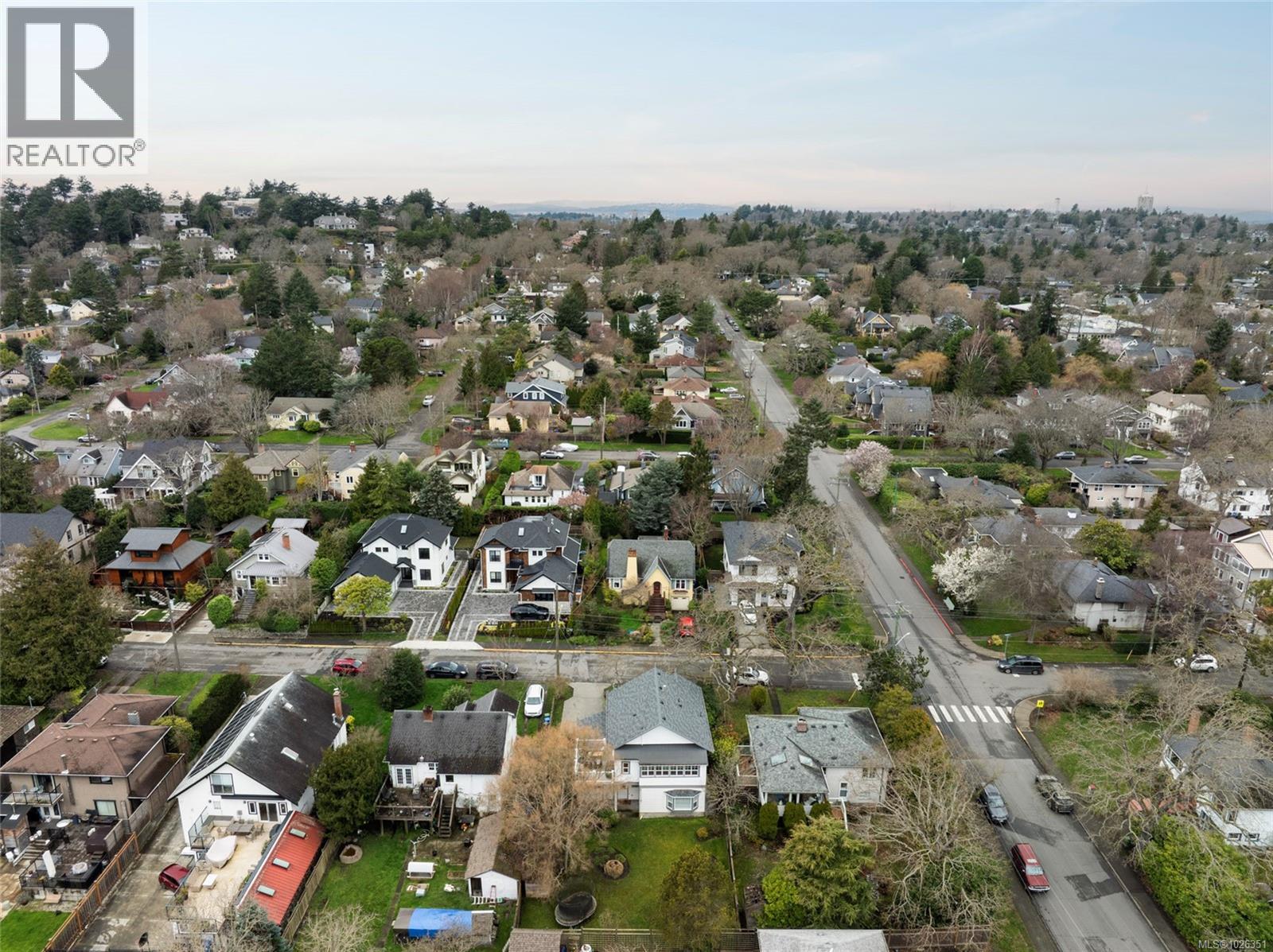  675 Monterey Avenue, Oak Bay