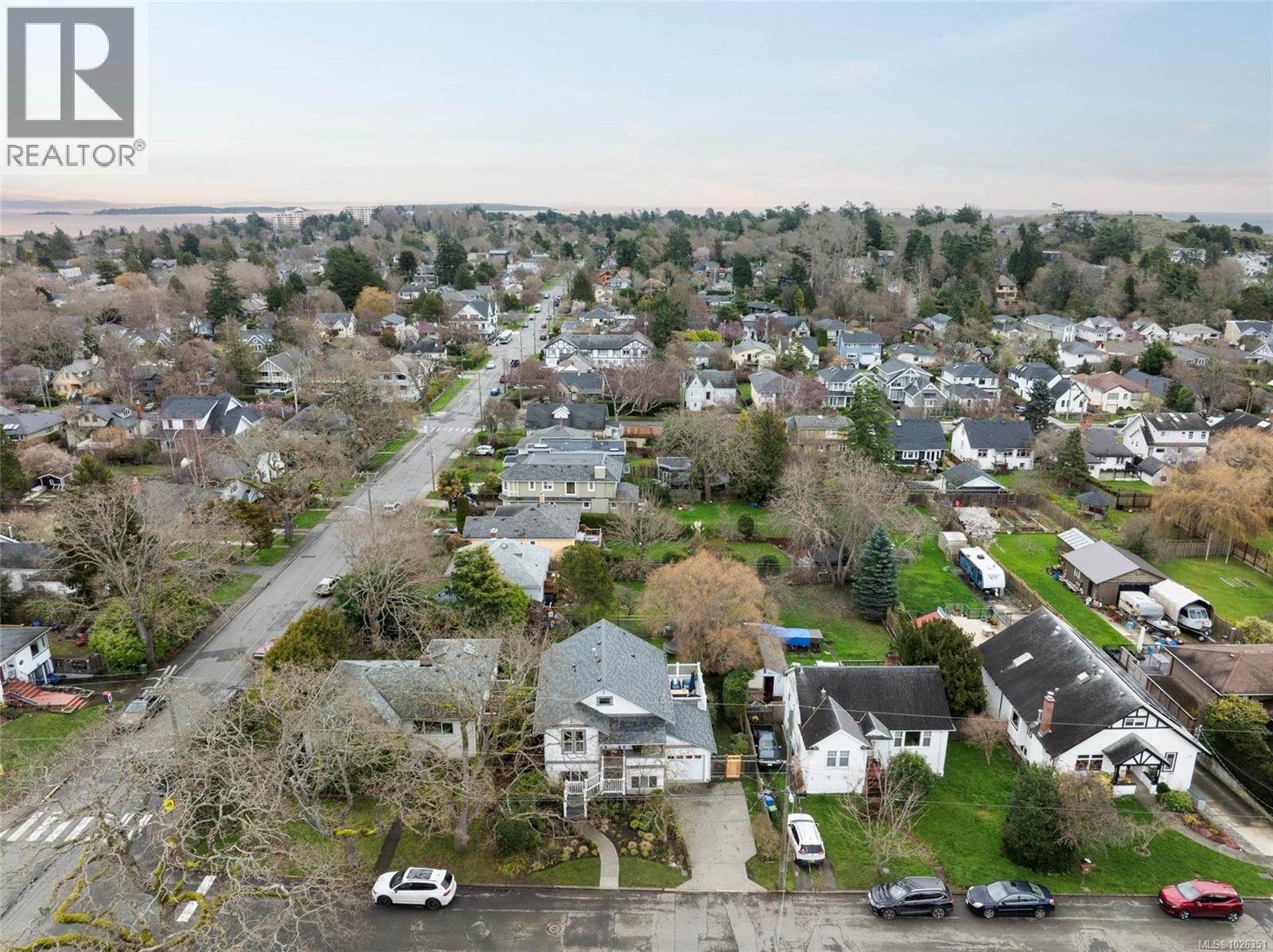  675 Monterey Avenue, Oak Bay