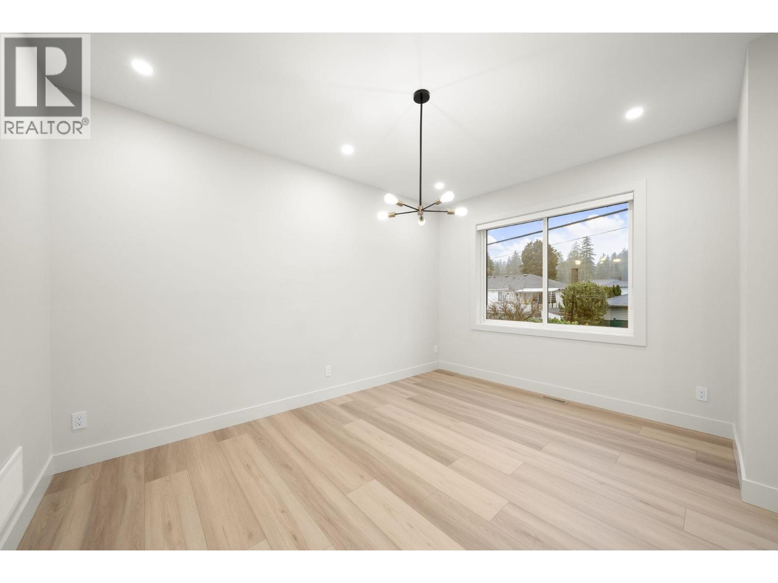 4 3881 HURST STREET, Burnaby