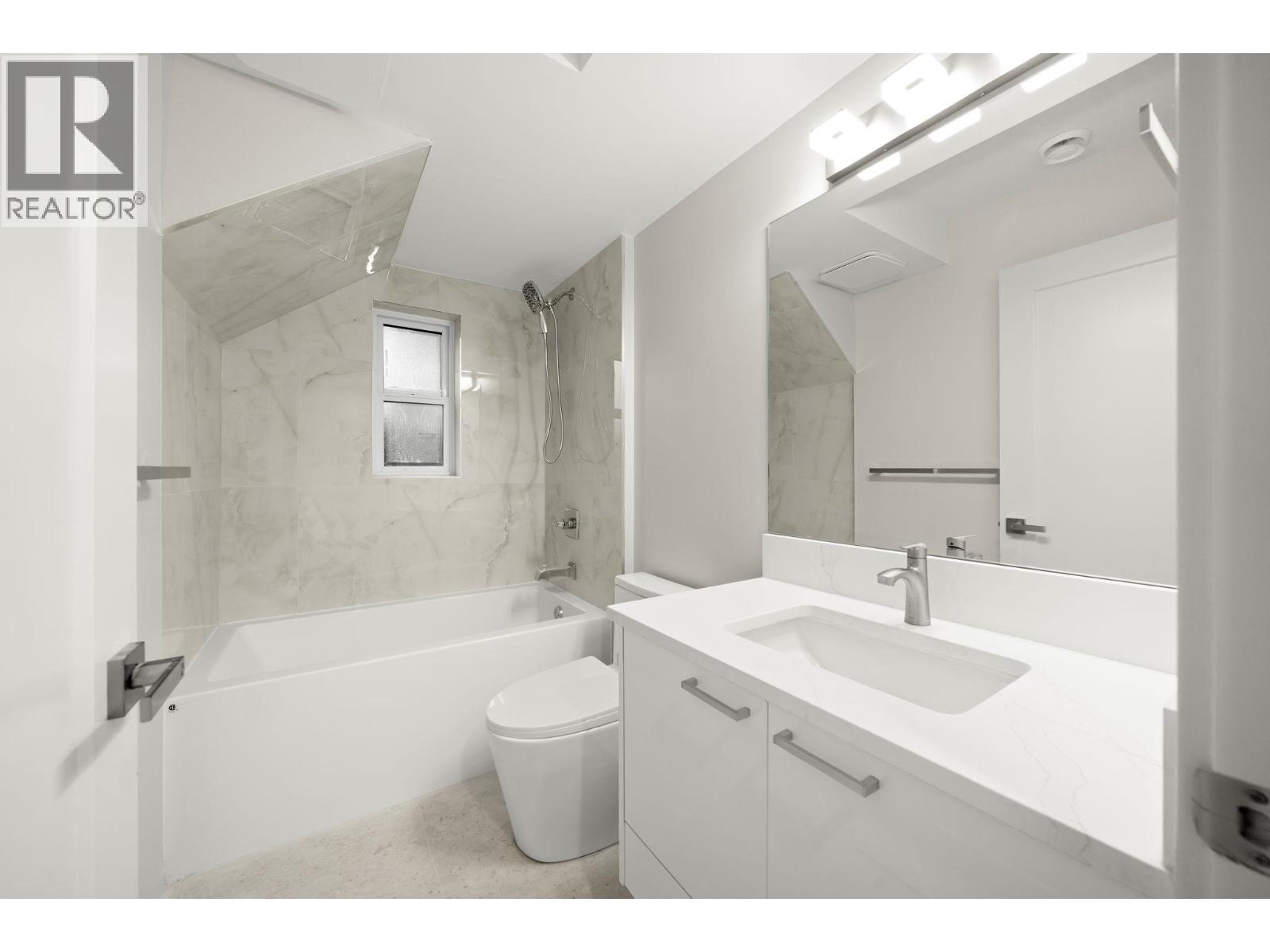 4 3881 HURST STREET, Burnaby