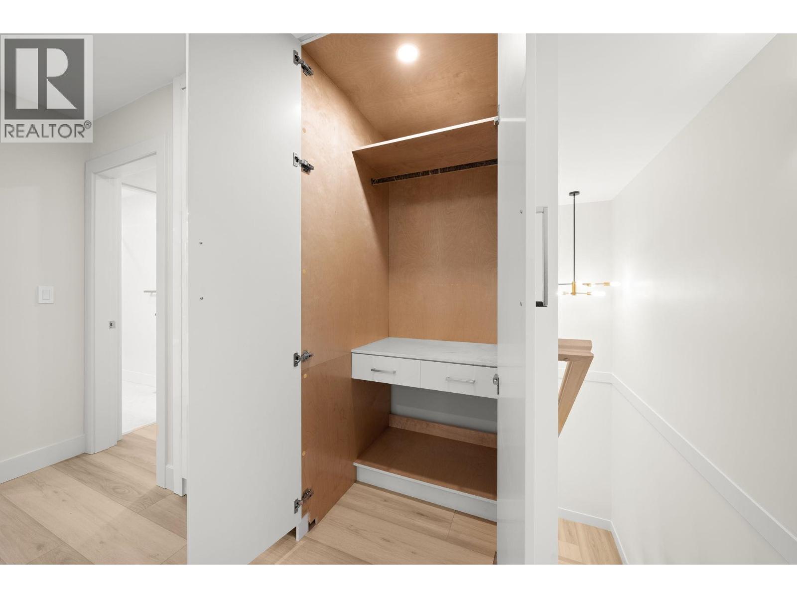 4 3881 HURST STREET, Burnaby