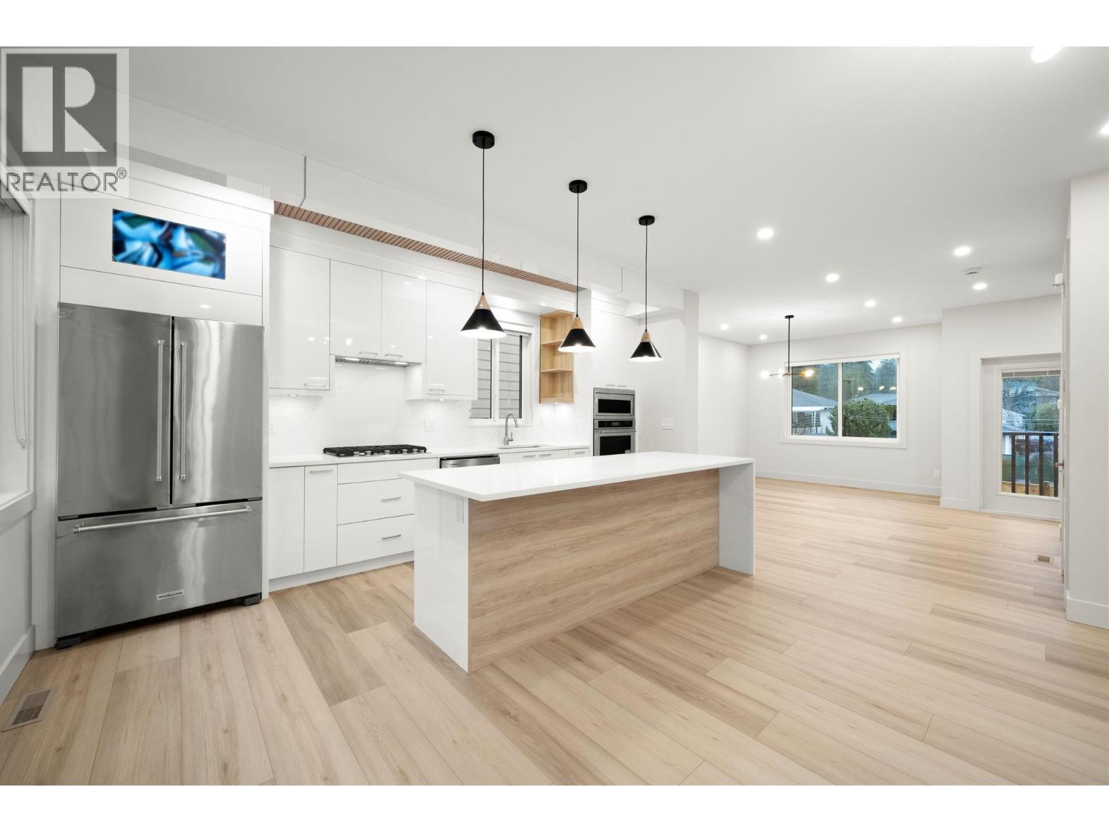 4 3881 HURST STREET, Burnaby