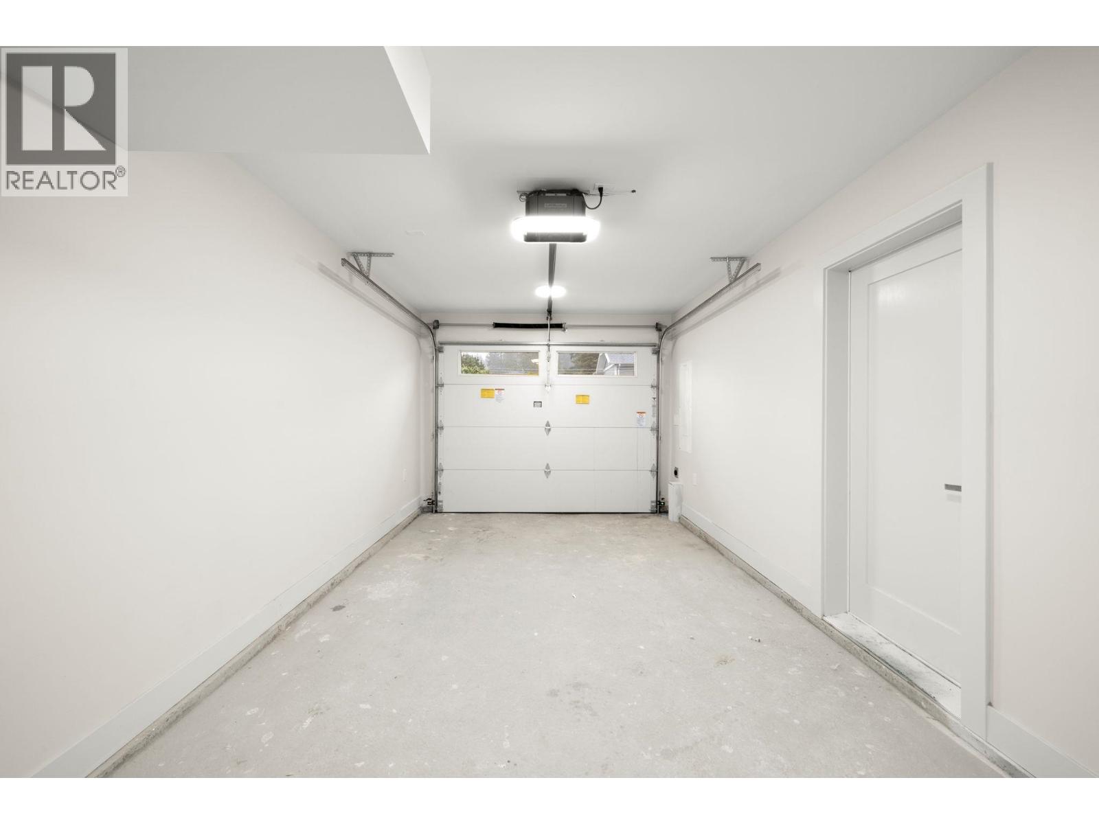 4 3881 HURST STREET, Burnaby