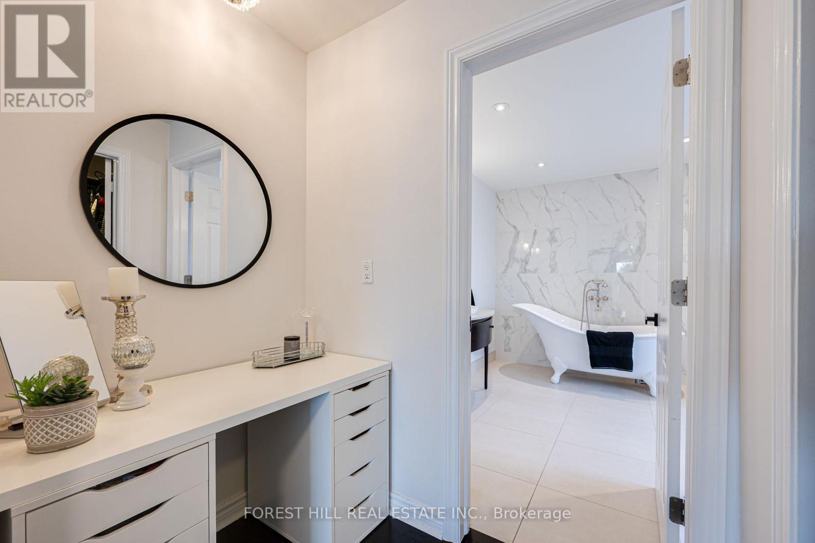 211 FRANKLIN AVENUE - 29