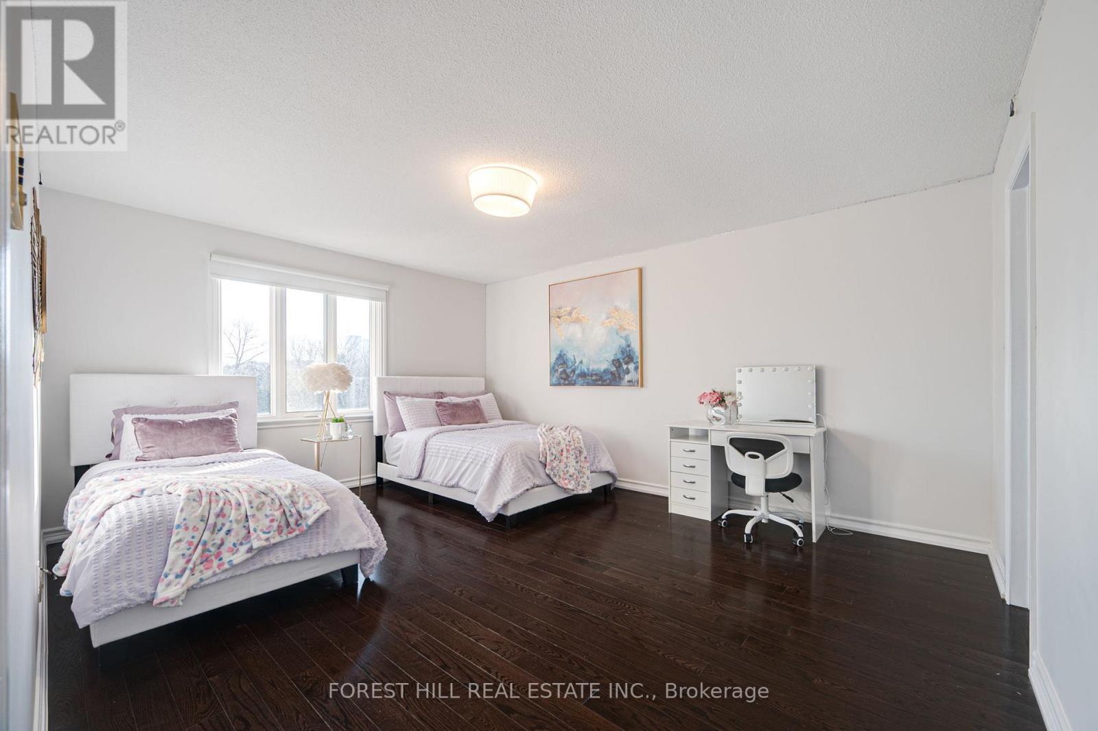 211 FRANKLIN AVENUE - 34