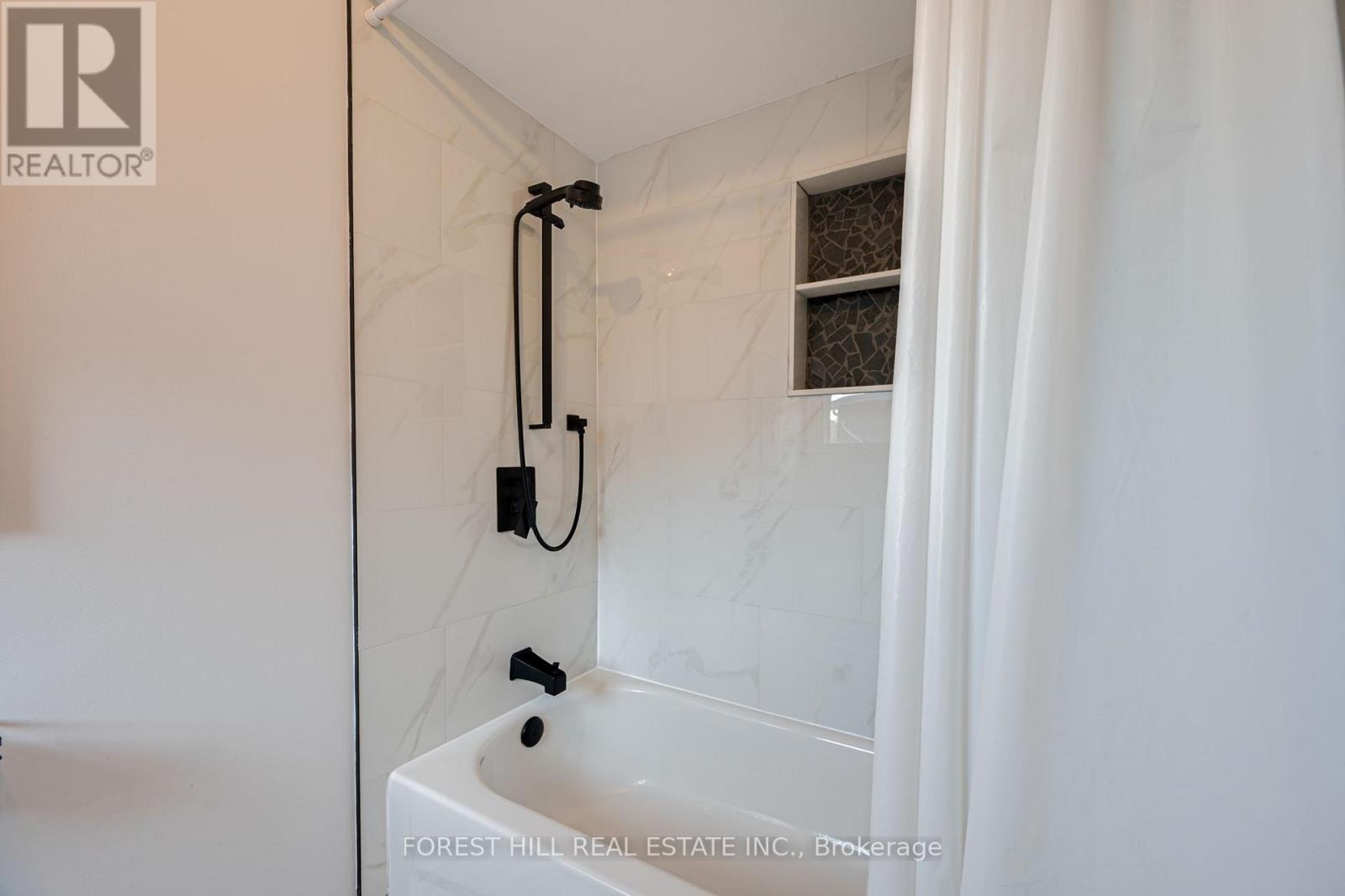 211 FRANKLIN AVENUE - 35
