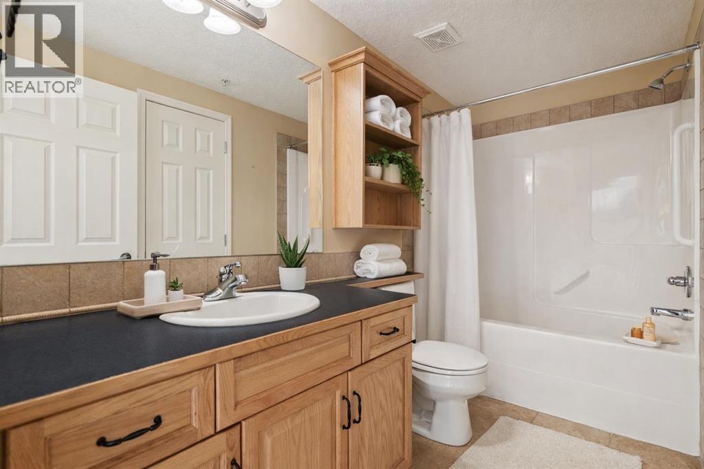 Single Family House for Sale in   Everstone Drive SW Evergreen Calgary 