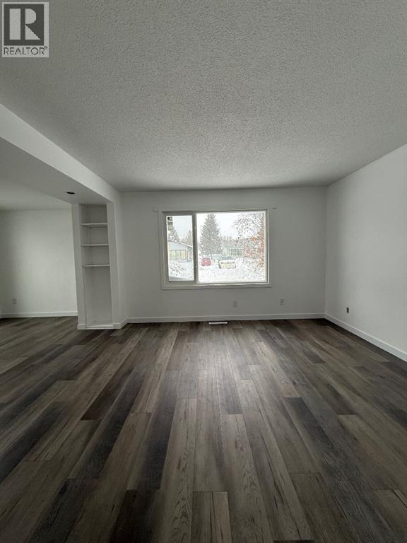 5100 56th Avenue - Photo 3 of 20, High Prairie, Alberta