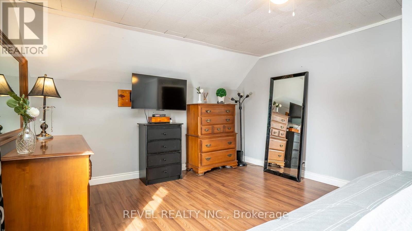 10299 ILDERTON ROAD Property Photo
