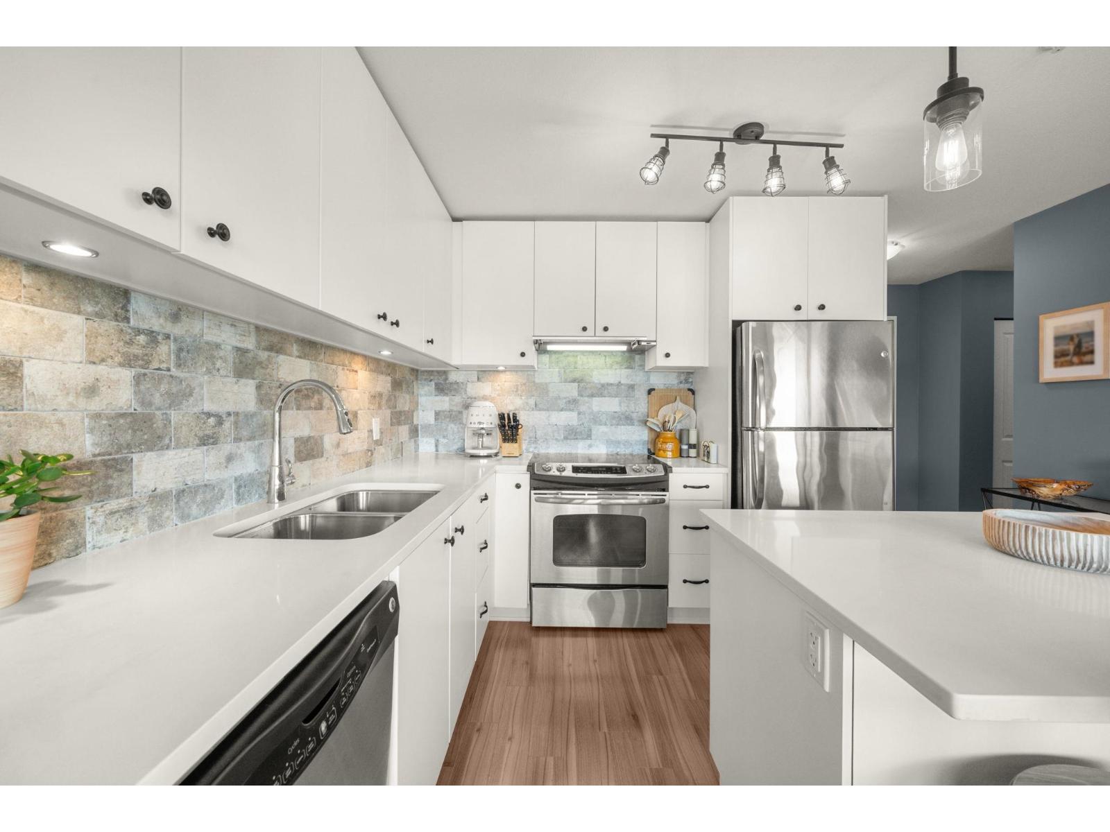 463 15850 26 AVENUE, Surrey