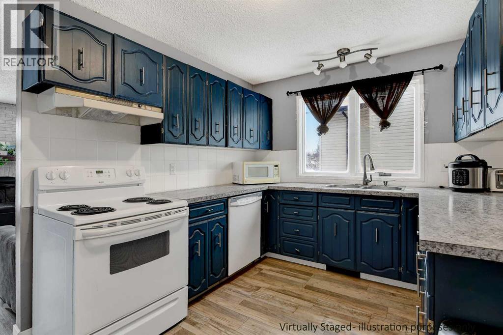 9421 70 Avenue - Photo 2 of 20, Grande Prairie, Alberta