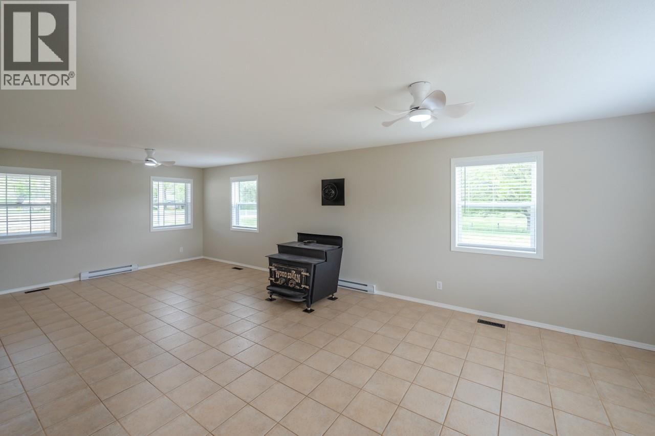 5629 Sawmill Road, Oliver