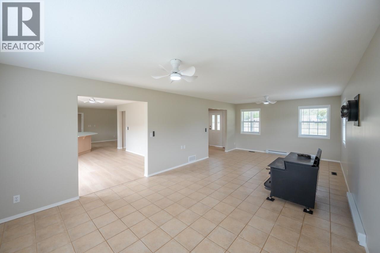 5629 Sawmill Road, Oliver