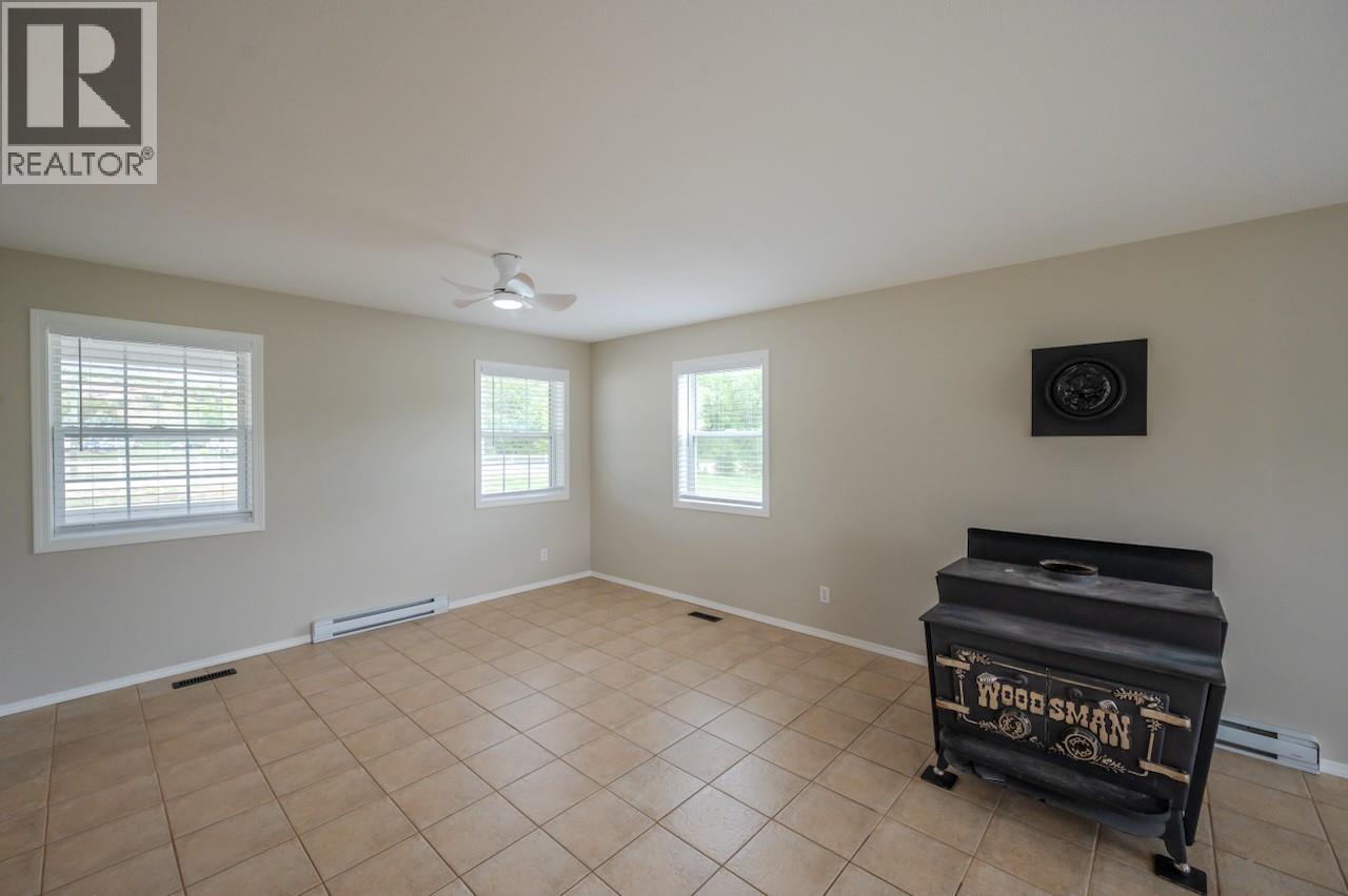 5629 Sawmill Road, Oliver