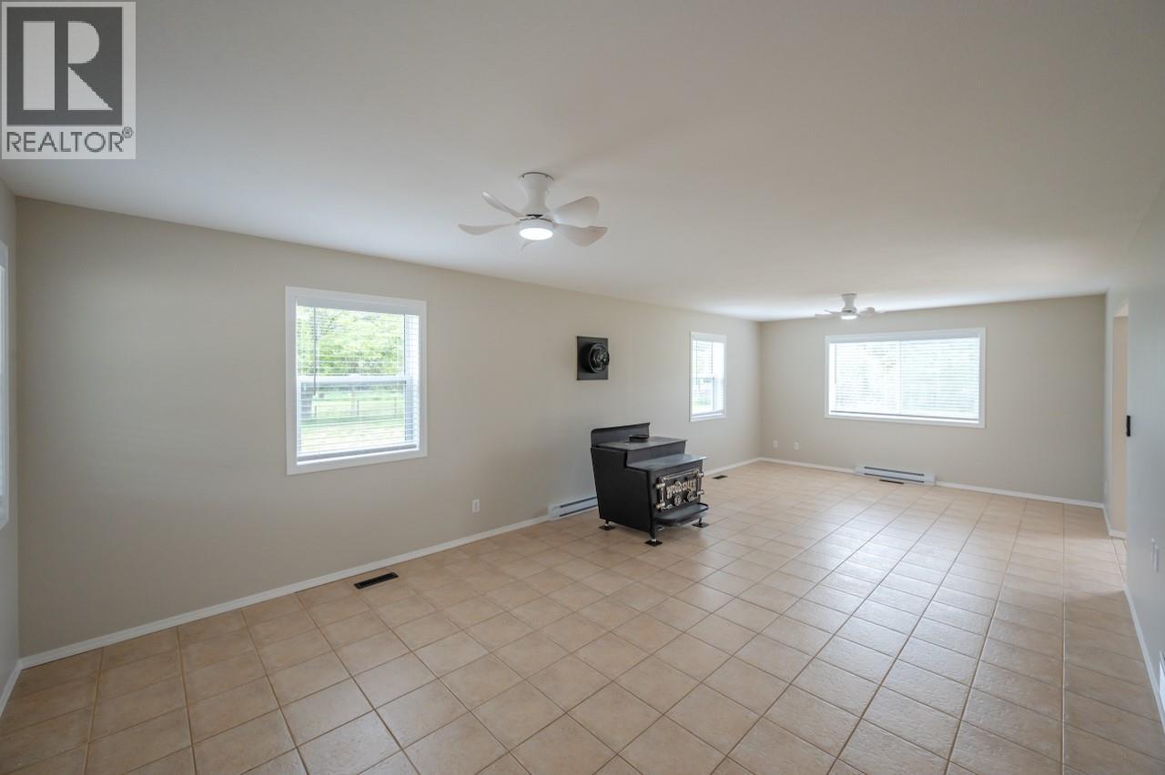 5629 Sawmill Road, Oliver