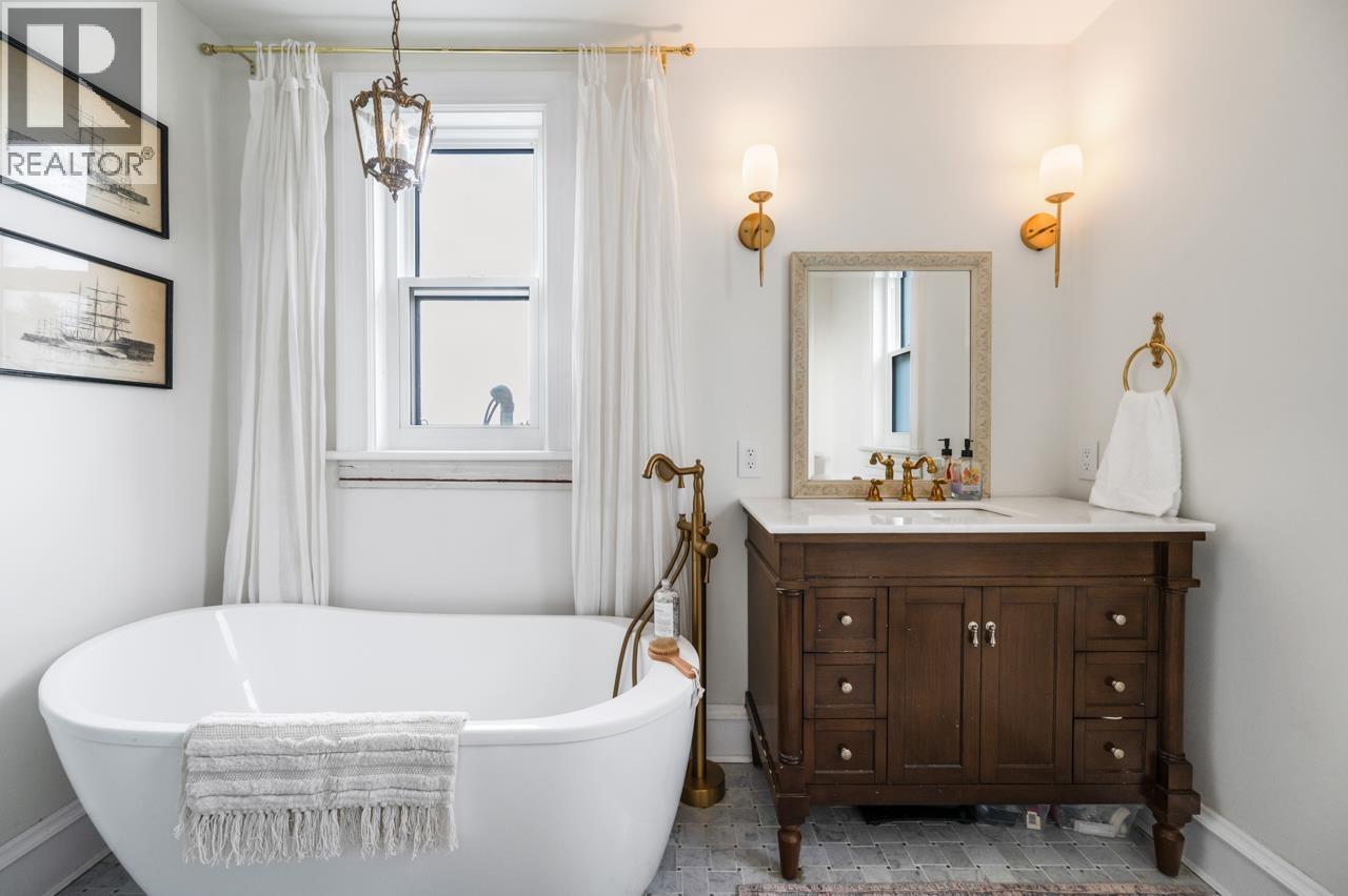 1311 NANAIMO STREET, New Westminster