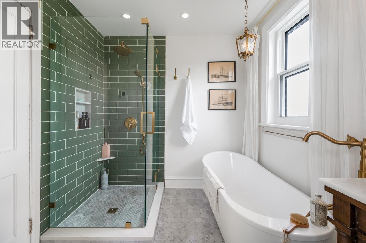 1311 NANAIMO STREET, New Westminster