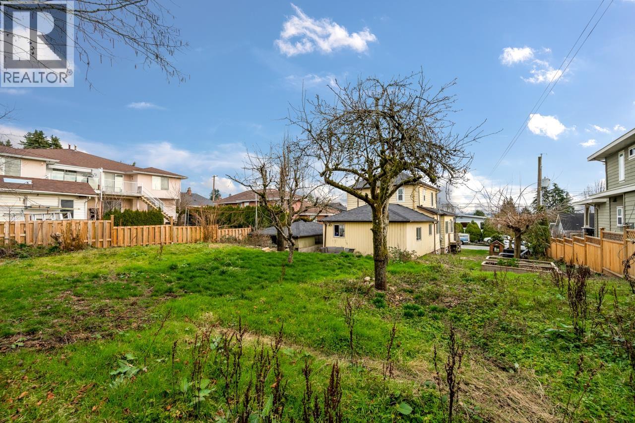 1311 NANAIMO STREET, New Westminster