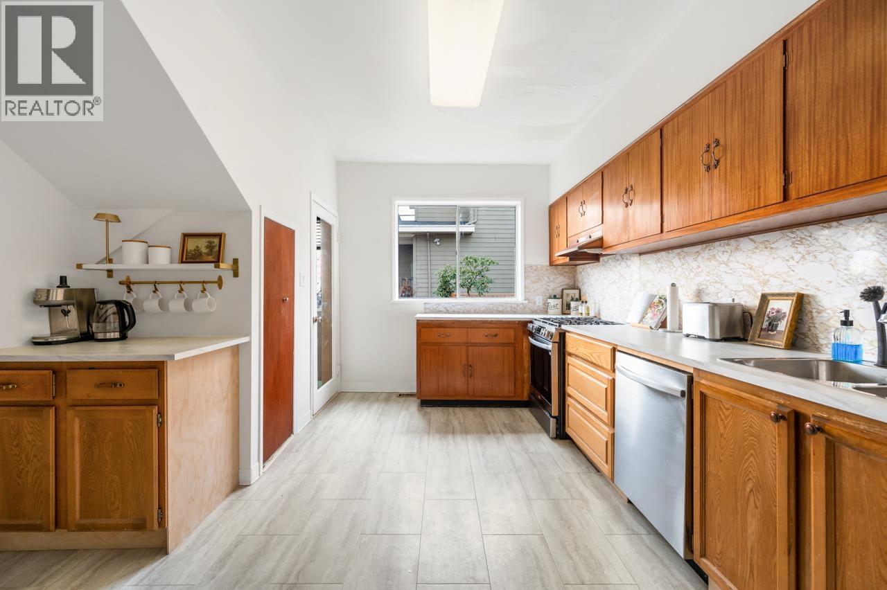 1311 NANAIMO STREET, New Westminster