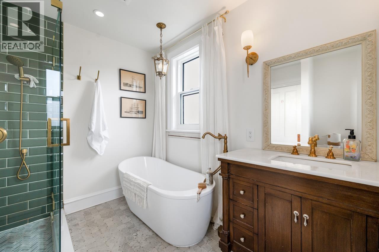 1311 NANAIMO STREET, New Westminster