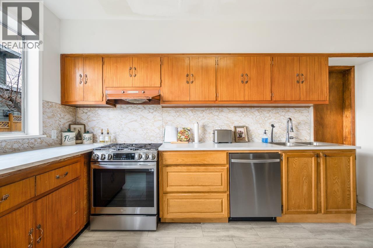 1311 NANAIMO STREET, New Westminster