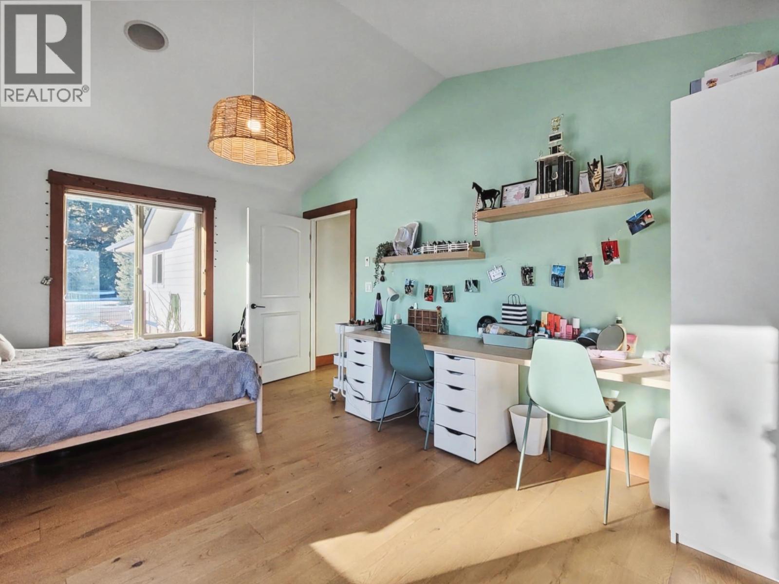 8170 Plotnikoff Road, Grand Forks