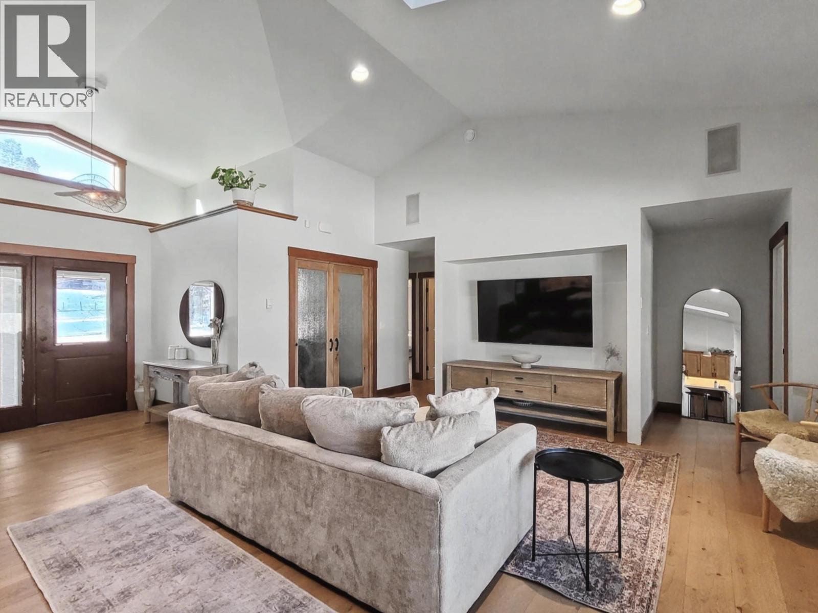 8170 Plotnikoff Road, Grand Forks