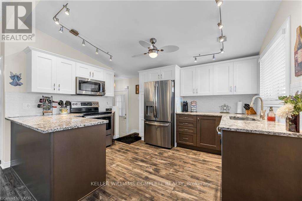 77 LAWFIELD DRIVE - Photo 3 of 38, Hamilton (Lawfield), Ontario