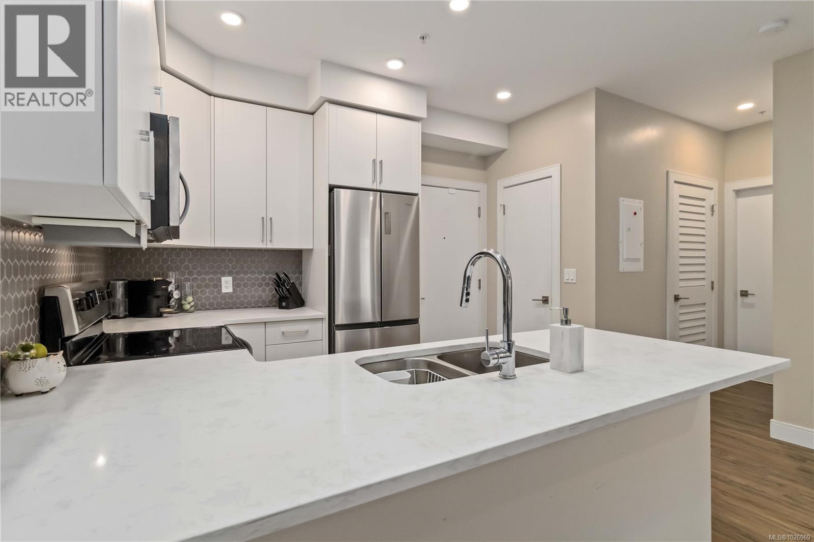 107 280 Island Hwy, View Royal