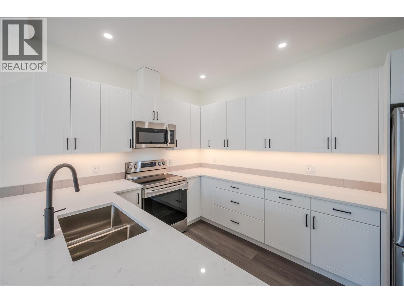 11612 Victoria Road S Unit# 102, Summerland