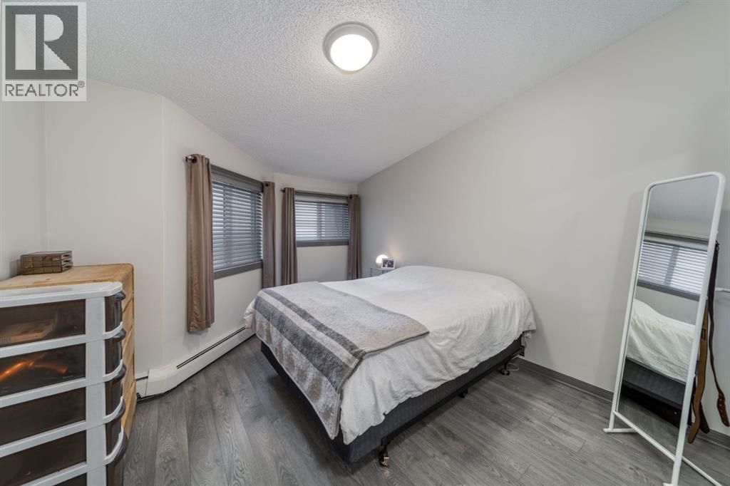 Single Family House Multi-level for Sale in    Avenue SW Eau Claire Calgary 